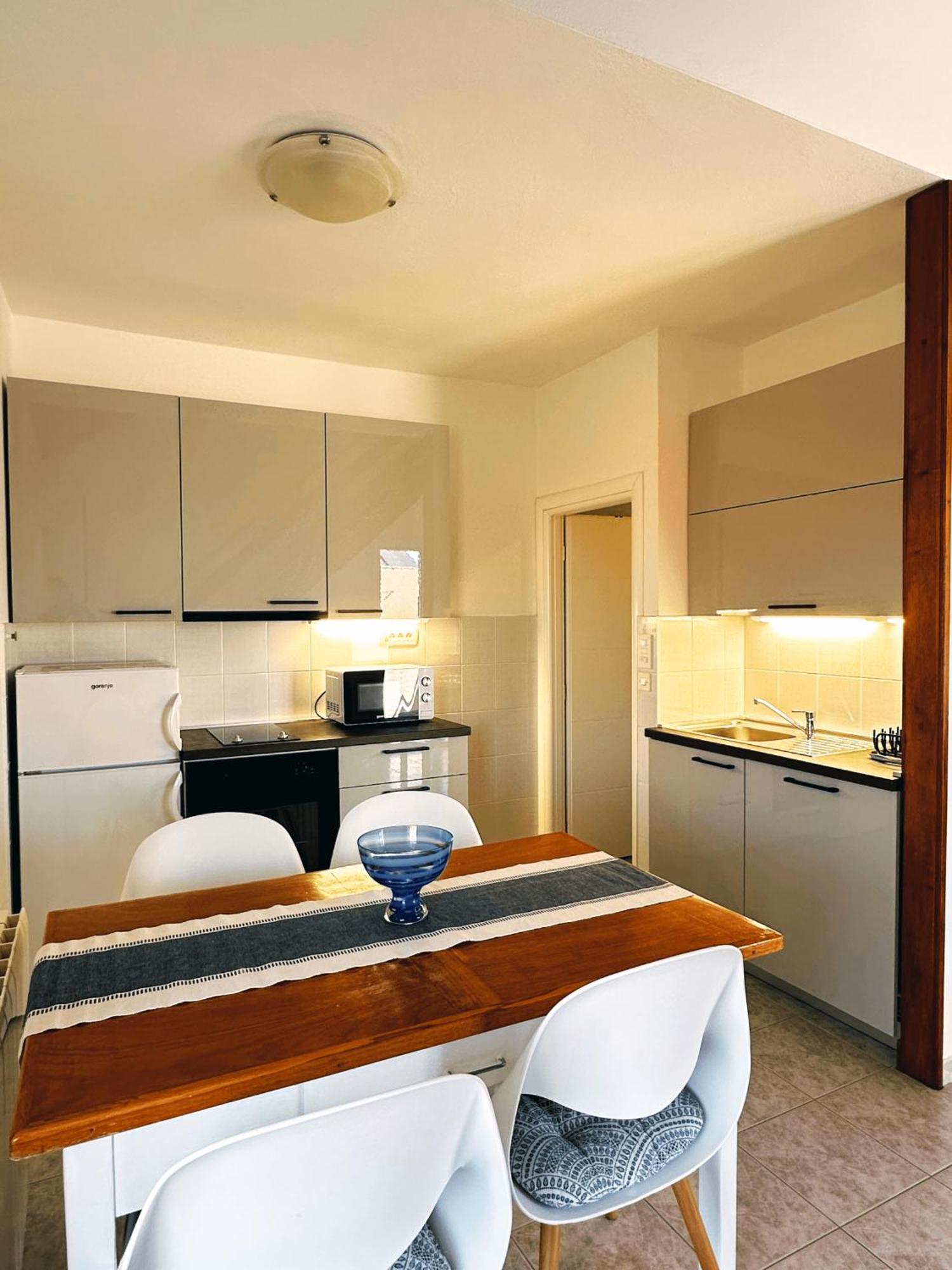 Apartments Vilma Murter Bagian luar foto